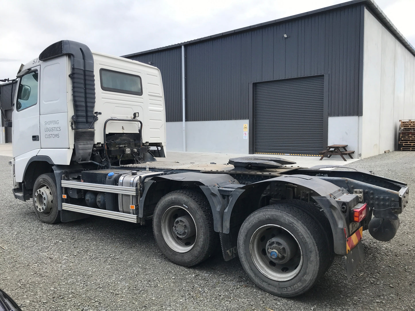 2011 Volvo FH Truck & 1989 TMC TK Tipulator