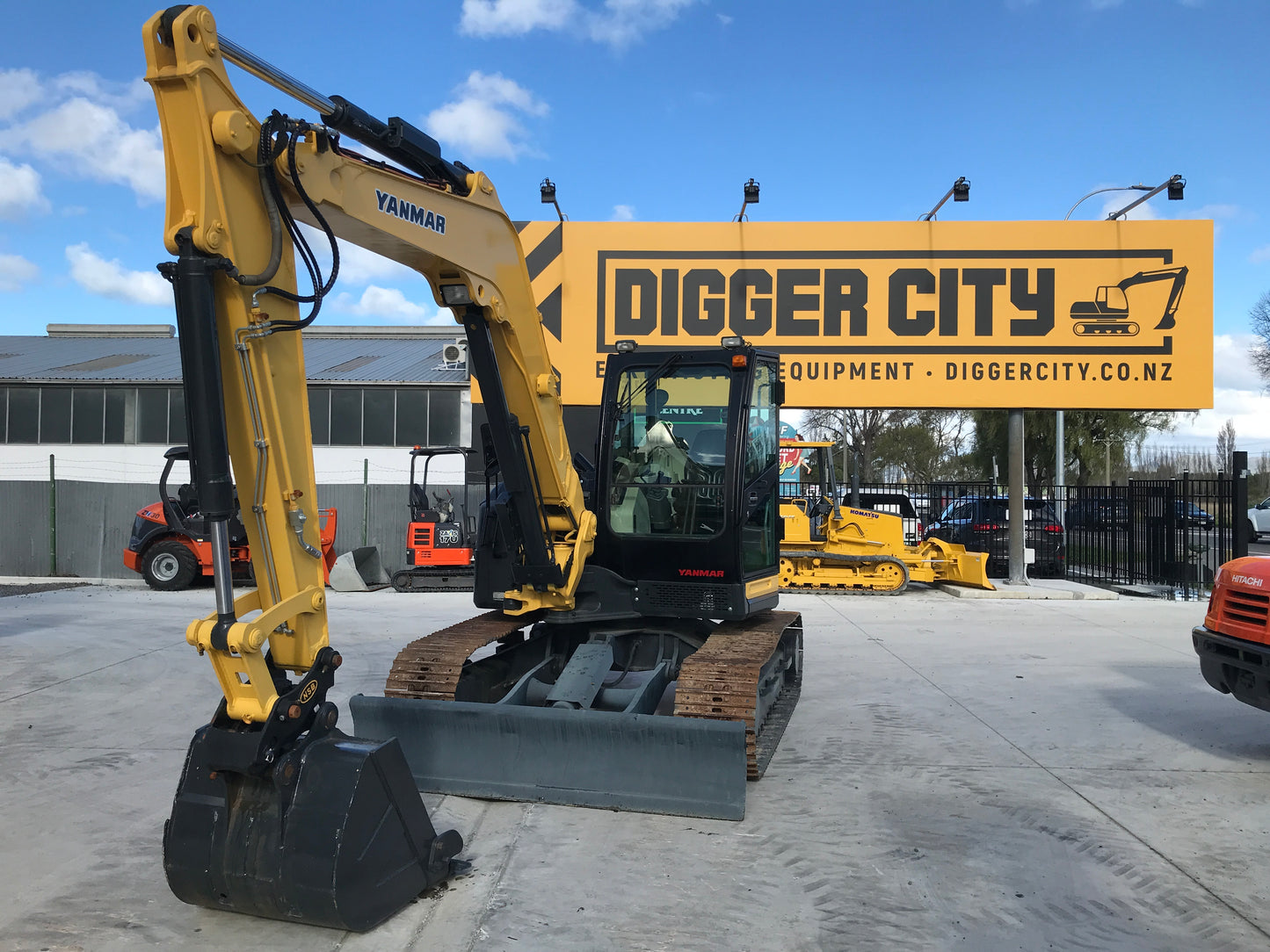 Yanmar SV100 2012, 10t Digger W/Blade