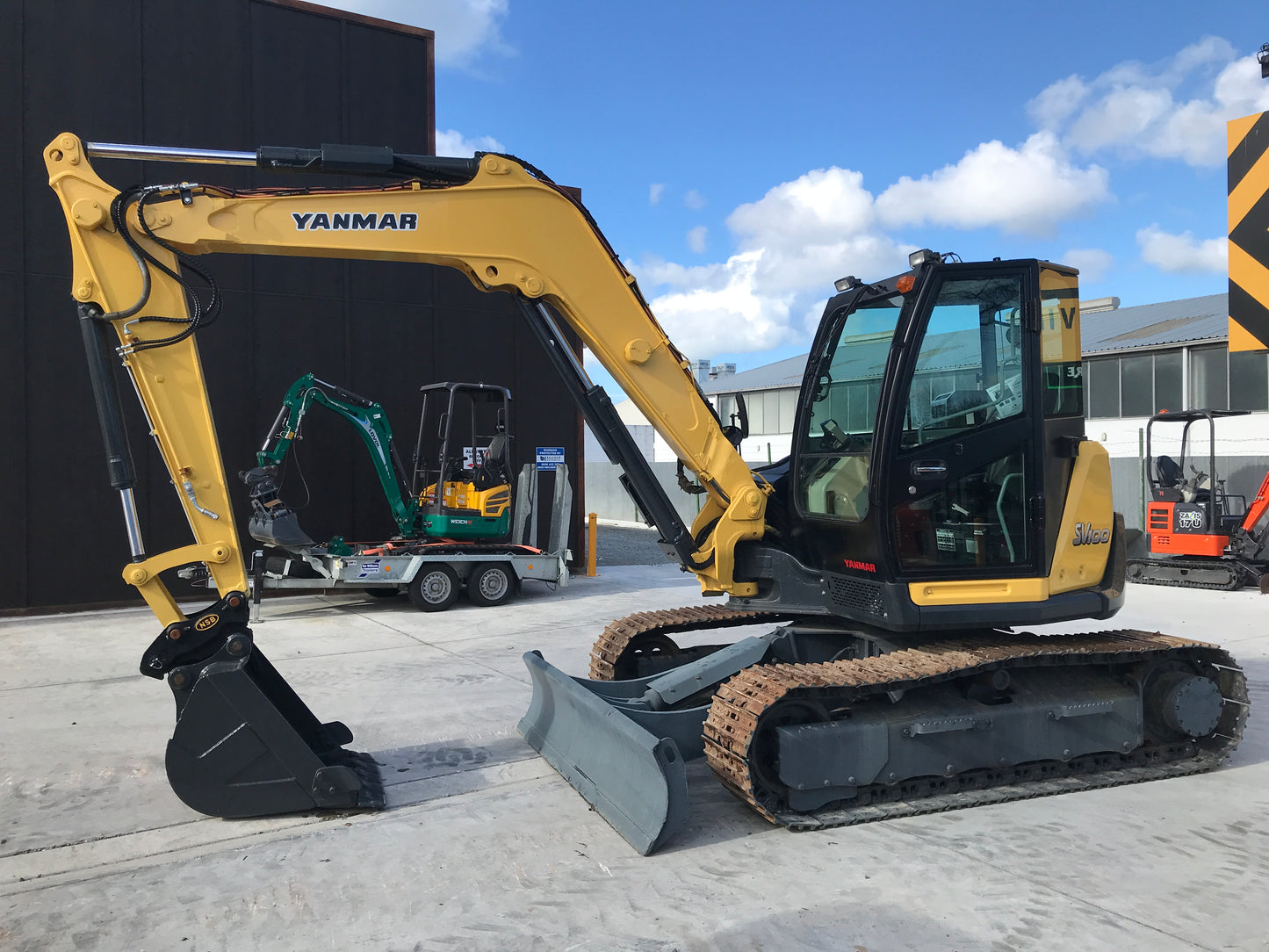 Yanmar SV100 2012, 10t Digger W/Blade