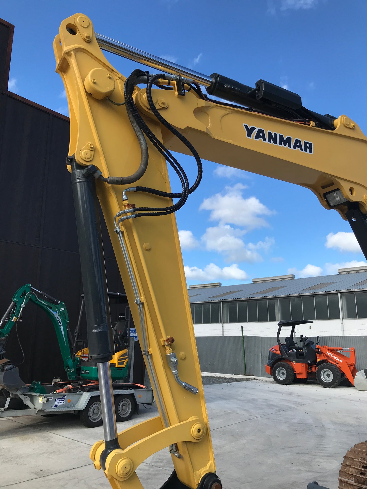 Yanmar SV100 2012, 10t Digger W/Blade