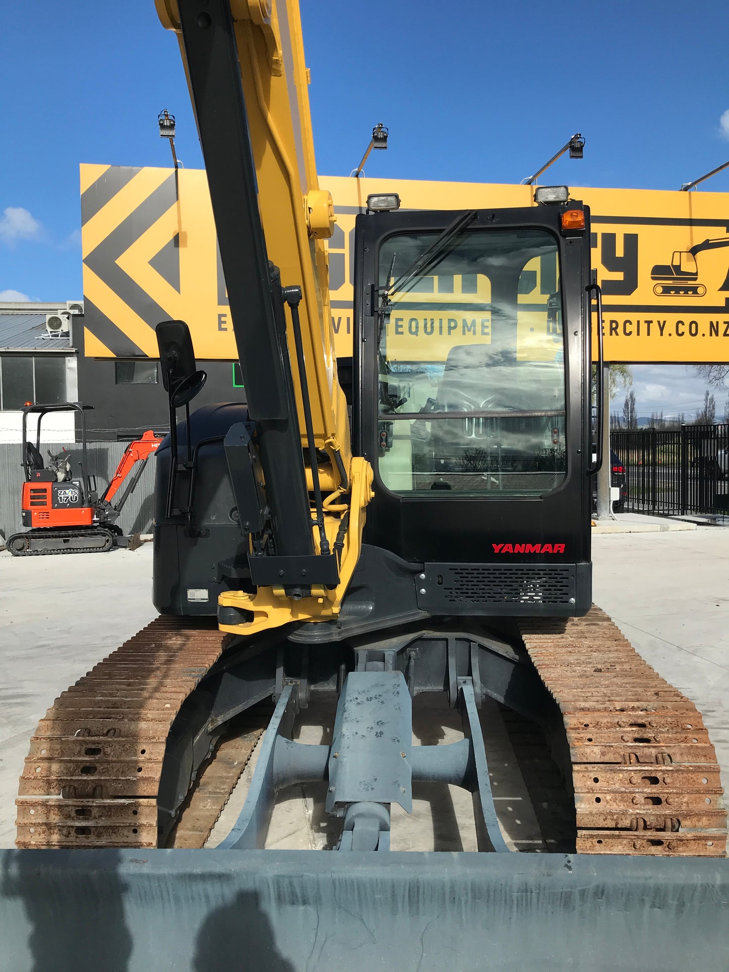 Yanmar SV100 2012, 10t Digger W/Blade