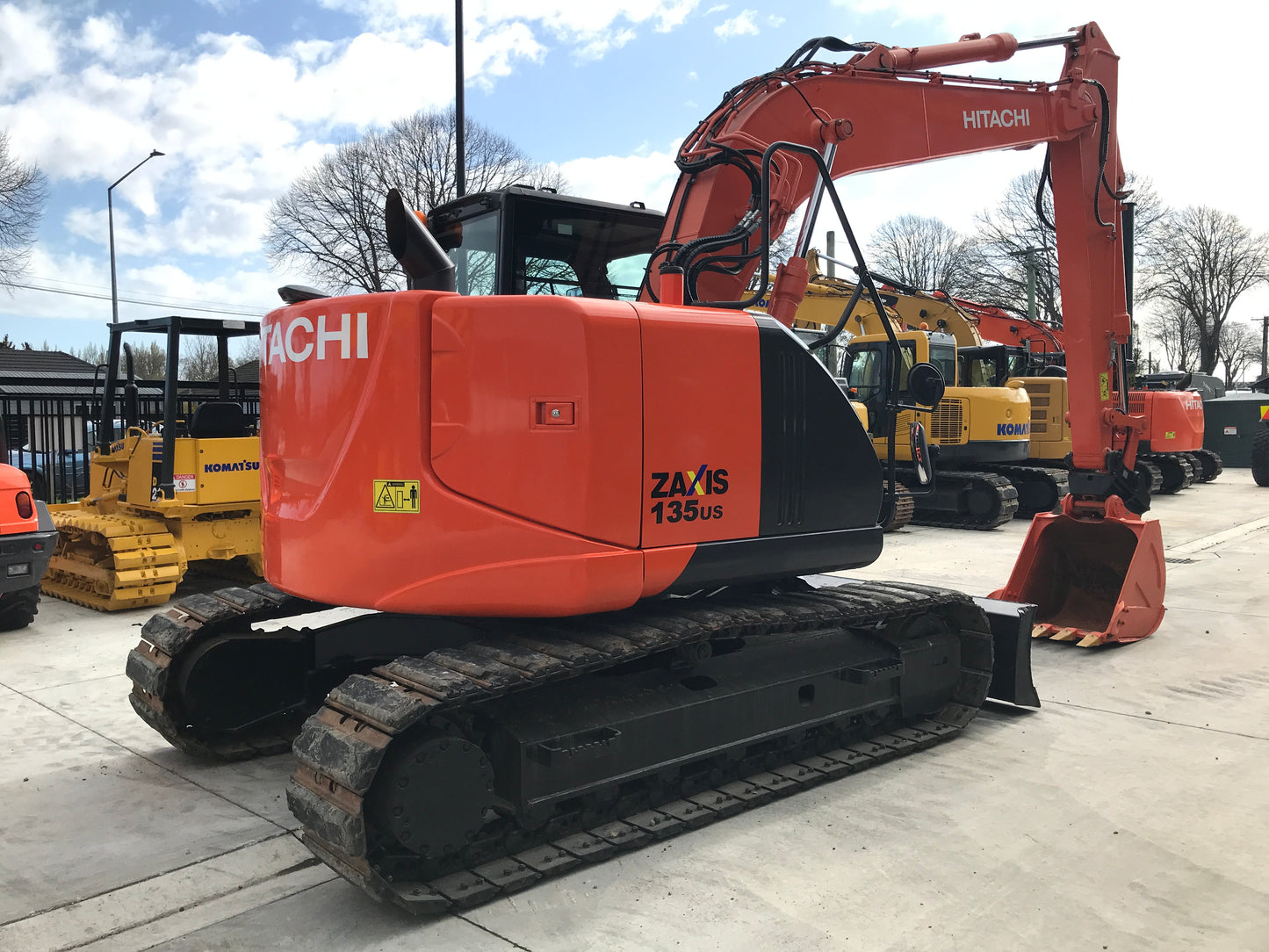 Hitachi ZX135 US-5B Excavator 13.5 ton with Dozer Blade