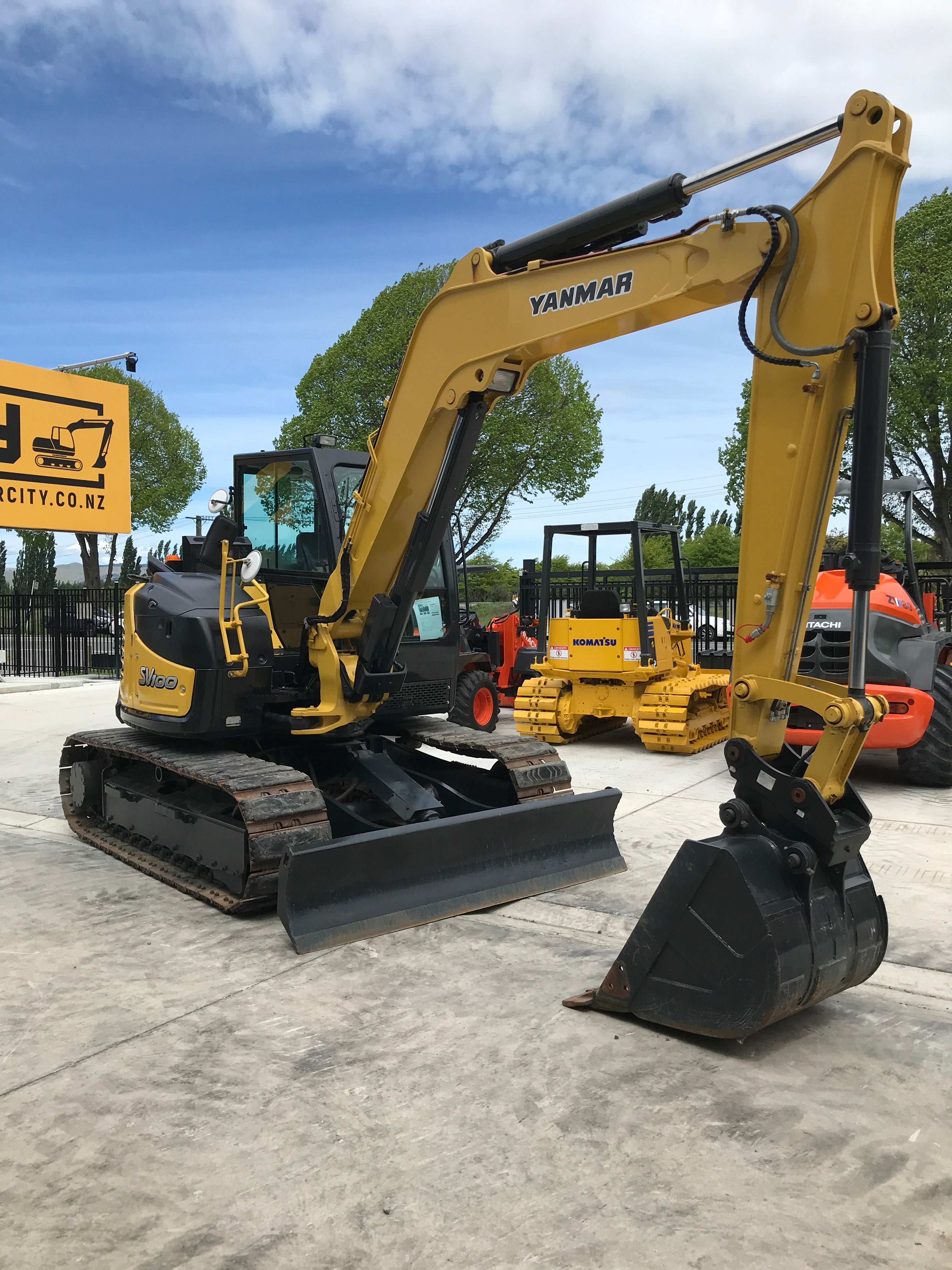 Yanmar SV100 2012, 10t Digger W/Blade