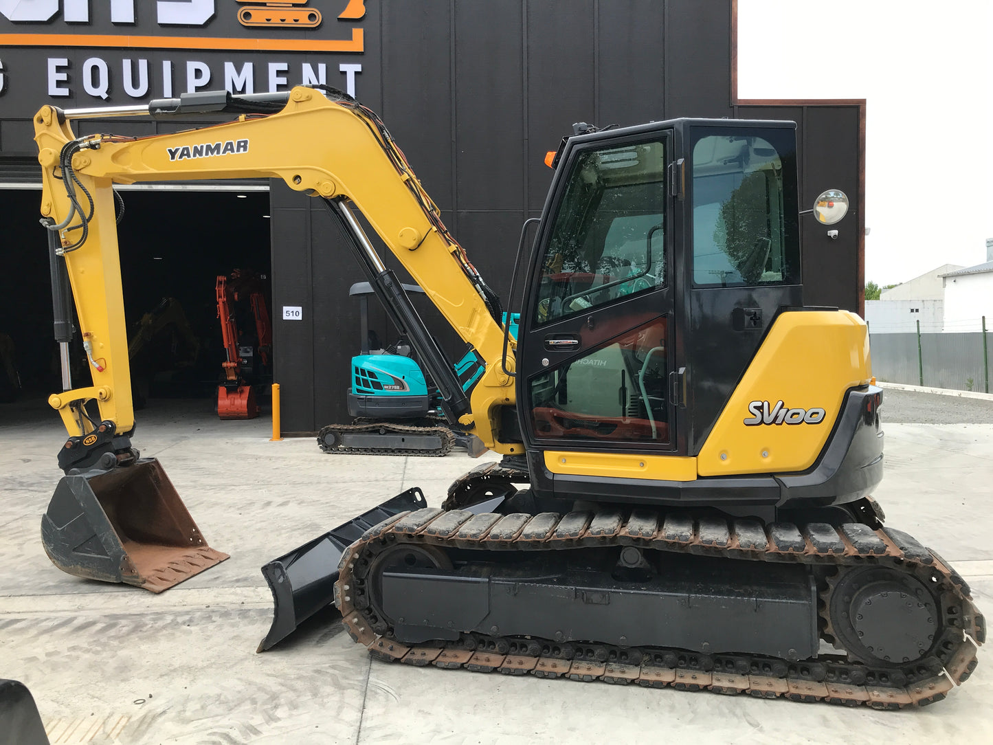 Yanmar SV100 2012, 10t Digger W/Blade