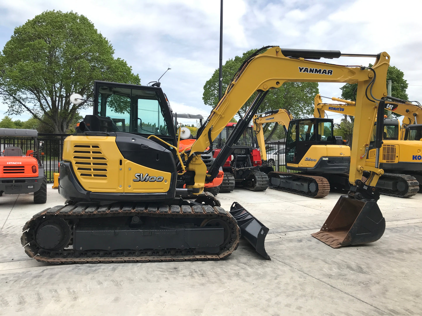 Yanmar SV100 2012, 10t Digger W/Blade