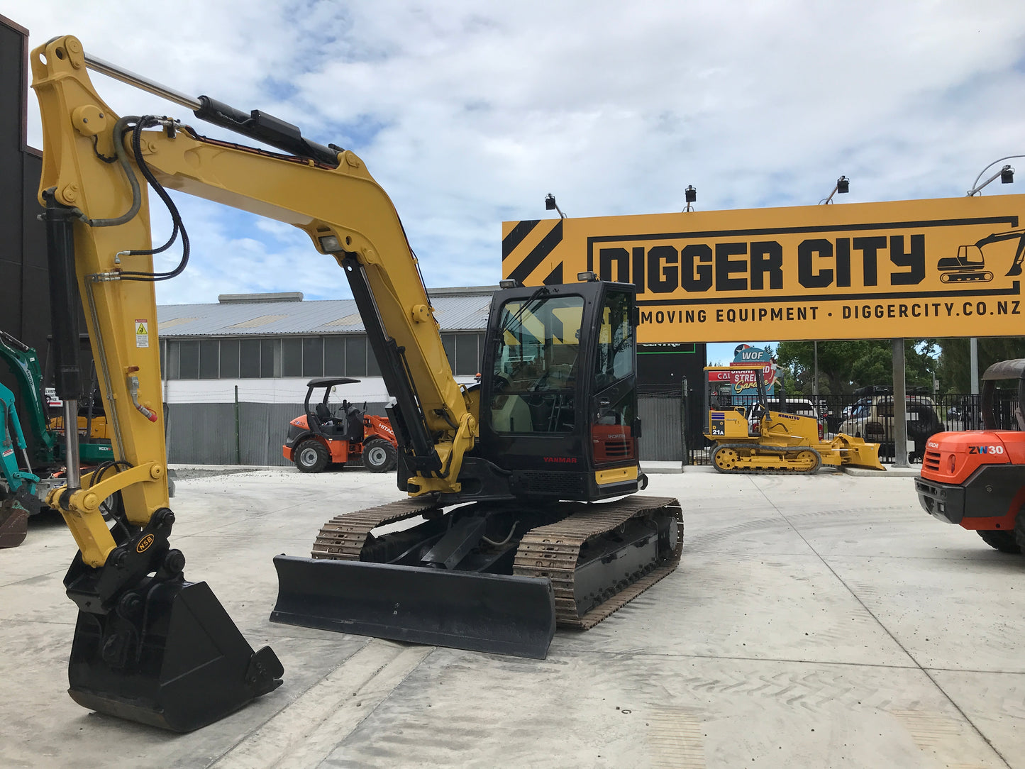 Yanmar SV100 2012, 10t Digger W/Blade