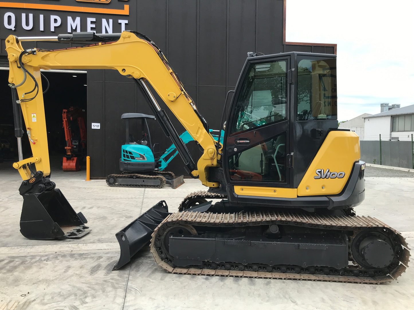 Yanmar SV100 2012, 10t Digger W/Blade