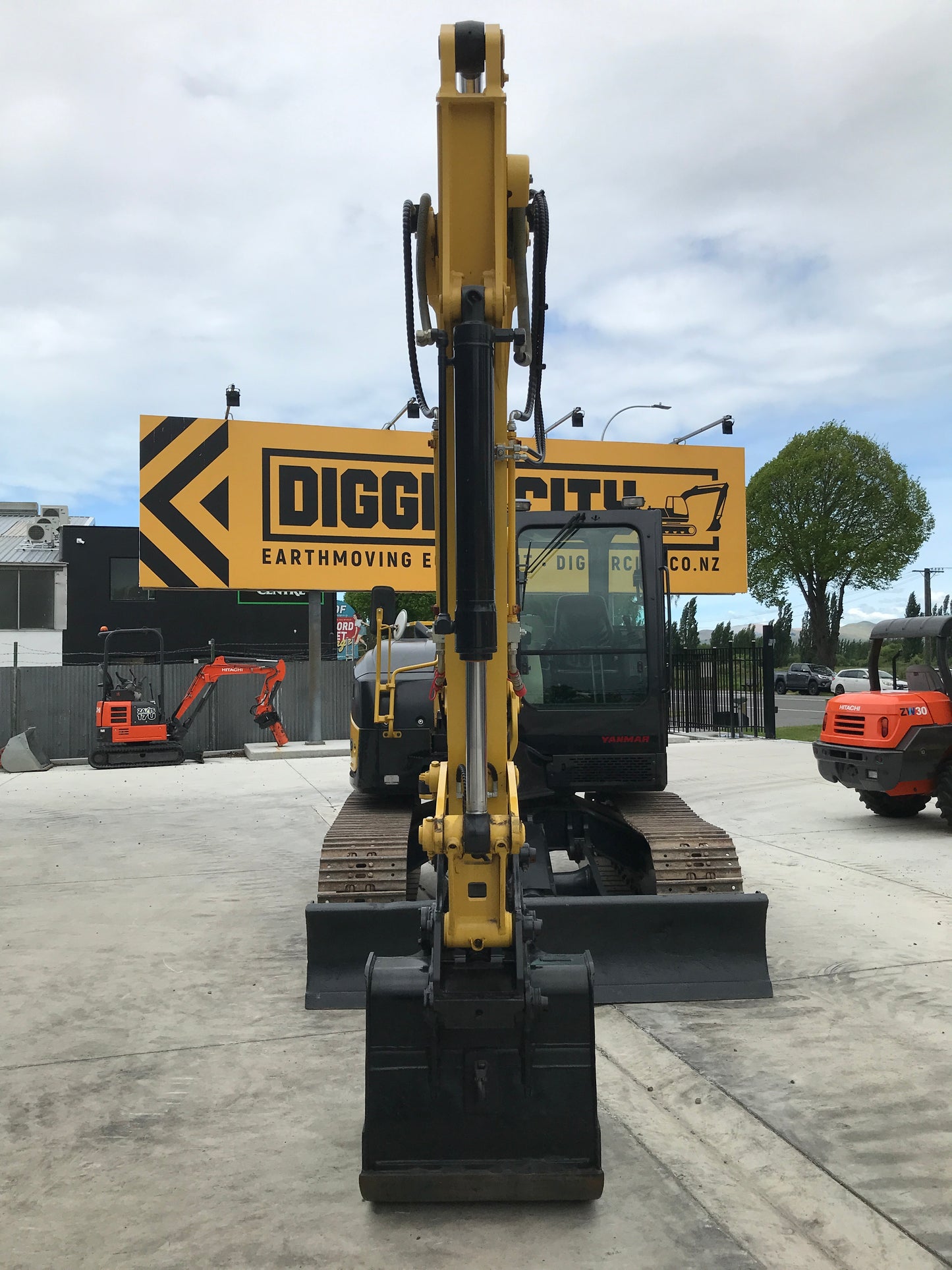 Yanmar SV100 2012, 10t Digger W/Blade