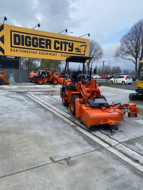 TCM L3-2 / Hitachi LX15 Power Sweeper / Wheel Loader