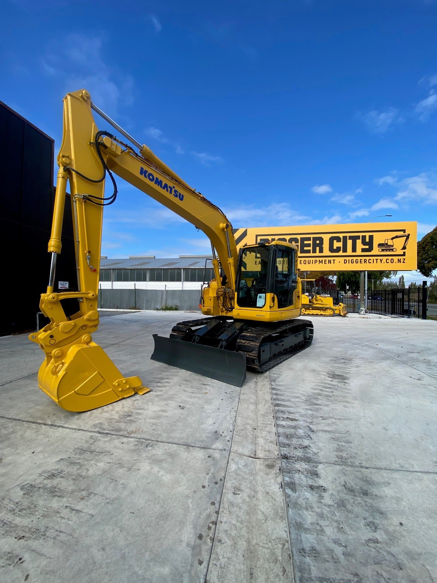 KOMATSU PC138 14 Ton Excavator W/Blade