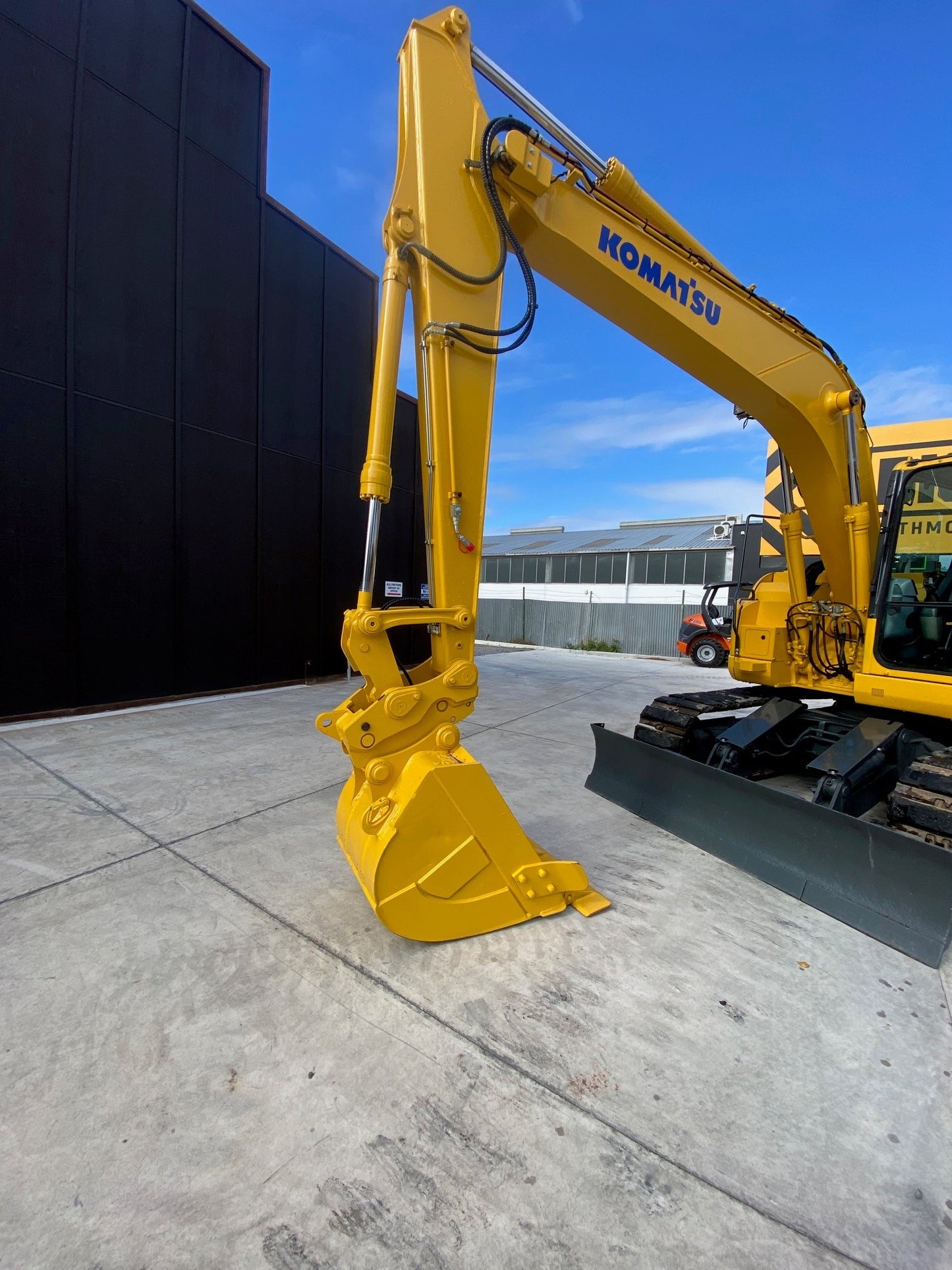 KOMATSU PC138 14 Ton Excavator W/Blade