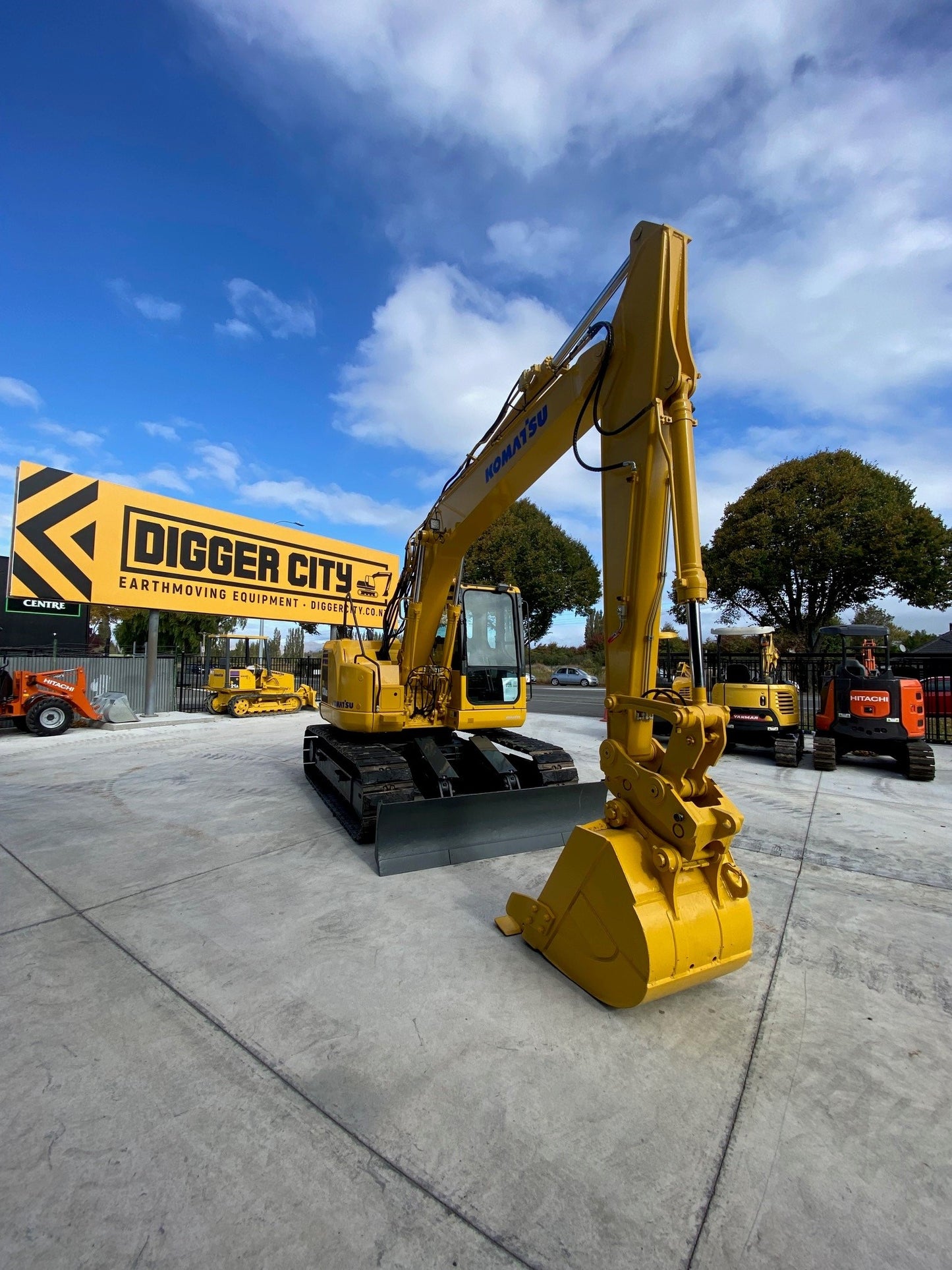 KOMATSU PC138 14 Ton Excavator W/Blade