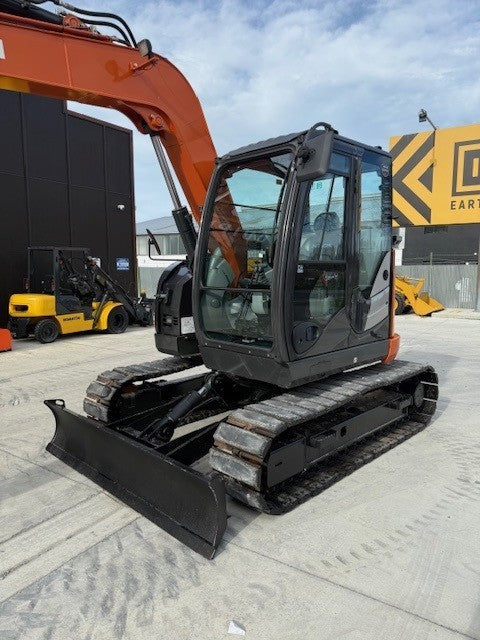 HITACHI ZX75 DIGGER 7.5 Ton LOW HOURS