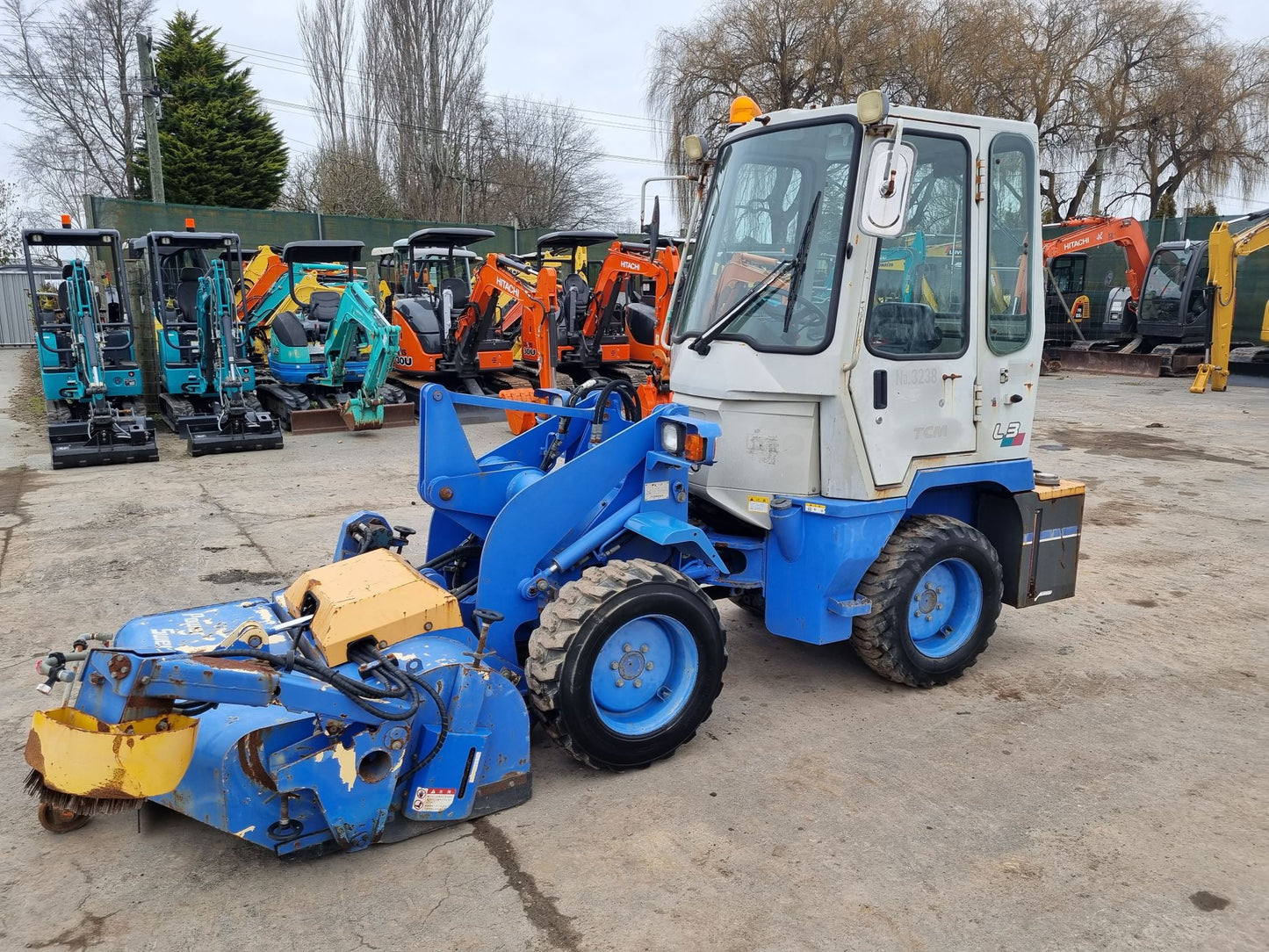 TCM L3-2 / Hitachi LX15 Wheel loader / Power sweeper