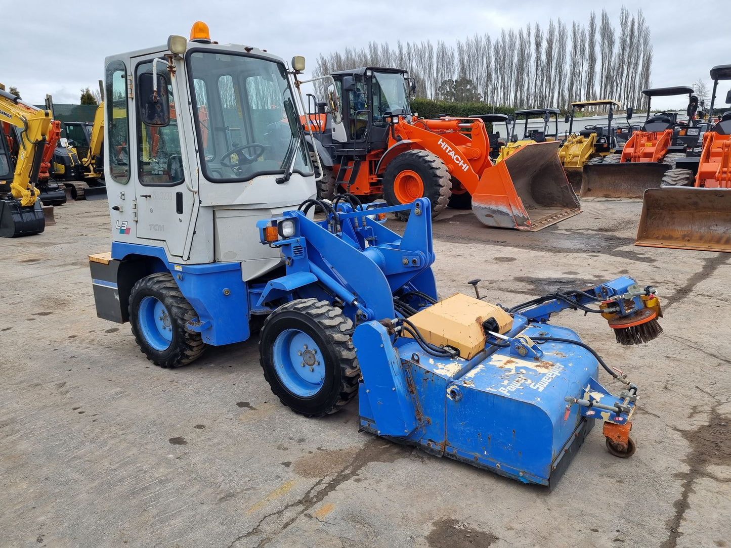 TCM L3-2 / Hitachi LX15 Wheel loader / Power sweeper