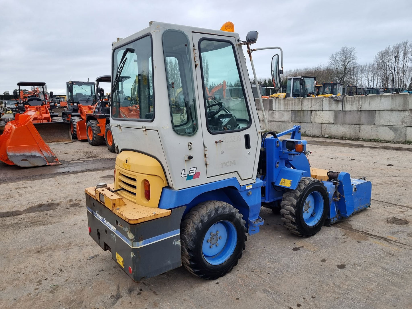 TCM L3-2 / Hitachi LX15 Wheel loader / Power sweeper