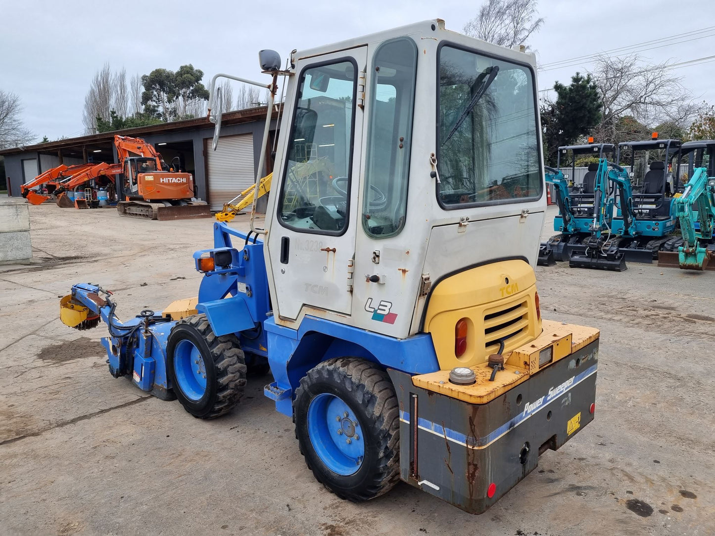 TCM L3-2 / Hitachi LX15 Wheel loader / Power sweeper