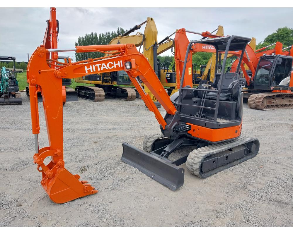 HIATCHI ZX30U-2 , 3 TON , LOW 1551 HOURS , EXCAVATOR