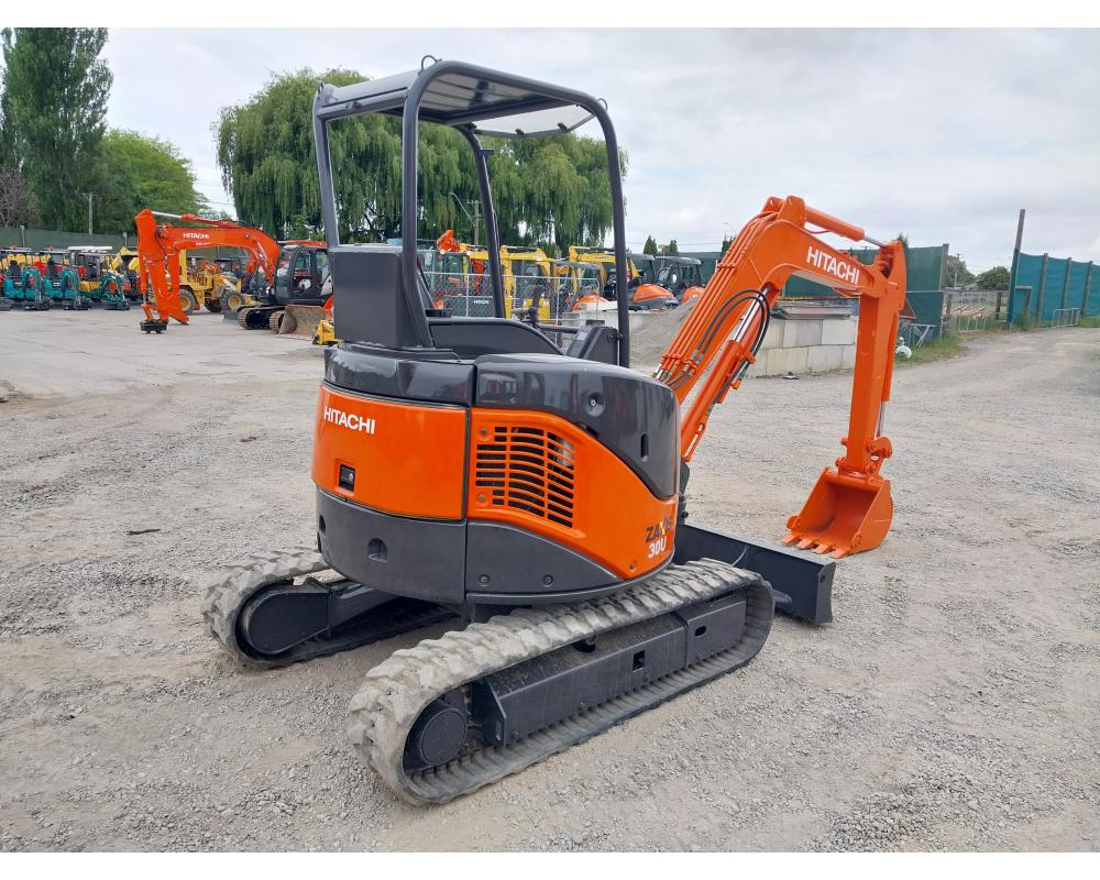 HIATCHI ZX30U-2 , 3 TON , LOW 1551 HOURS , EXCAVATOR