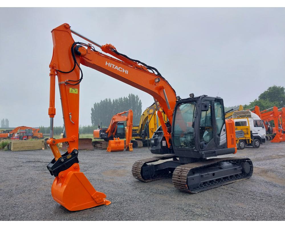 Hitachi ZX135US Digger 13.5 ton Zero Swing