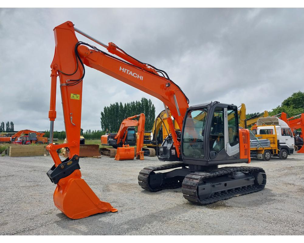 Hitachi ZX135US Digger 13.5 ton Zero Swing