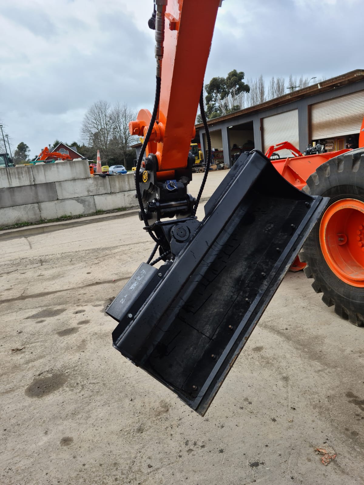 Tilt Bucket for 2.5-3 ton Excavator