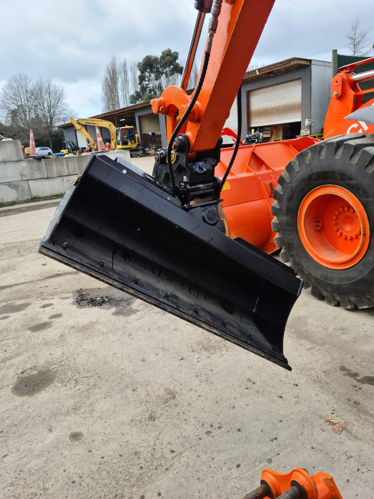 Tilt Bucket for 2.5-3 ton Excavator