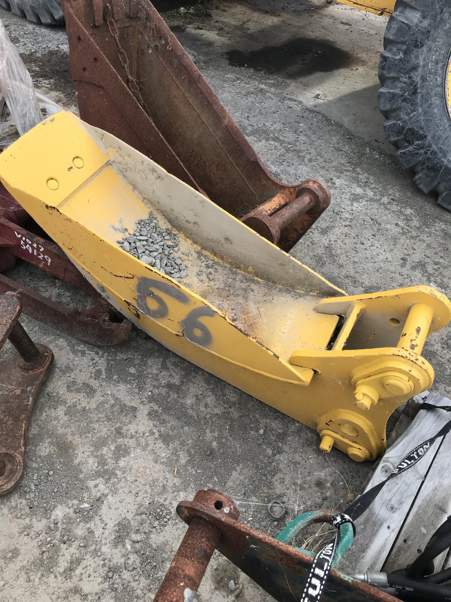 Excavator Trenching Spade - 50mm Pins