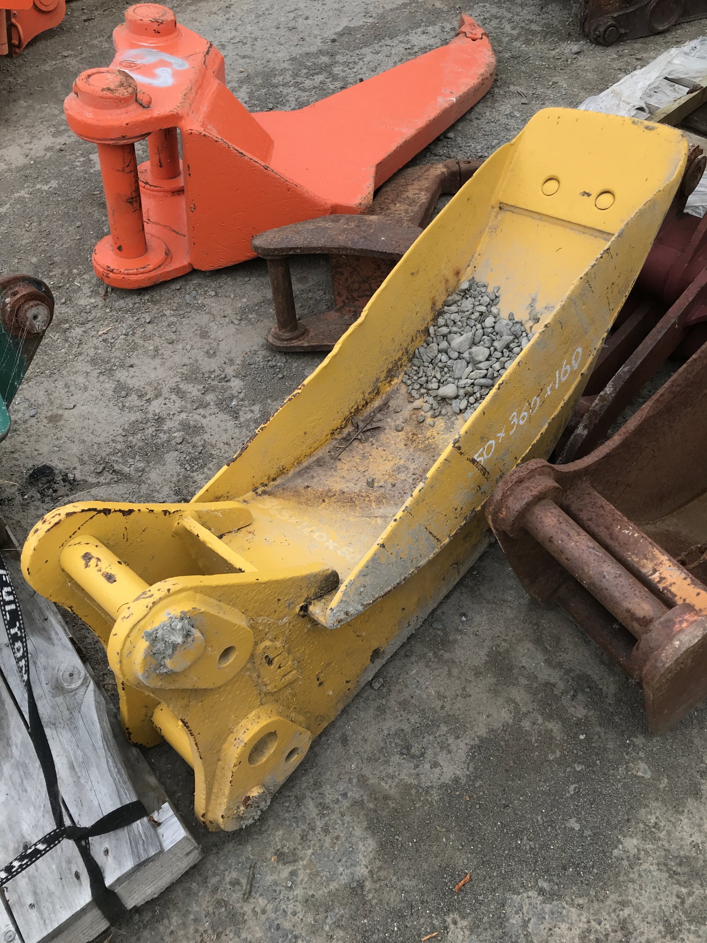 Excavator Trenching Spade - 50mm Pins