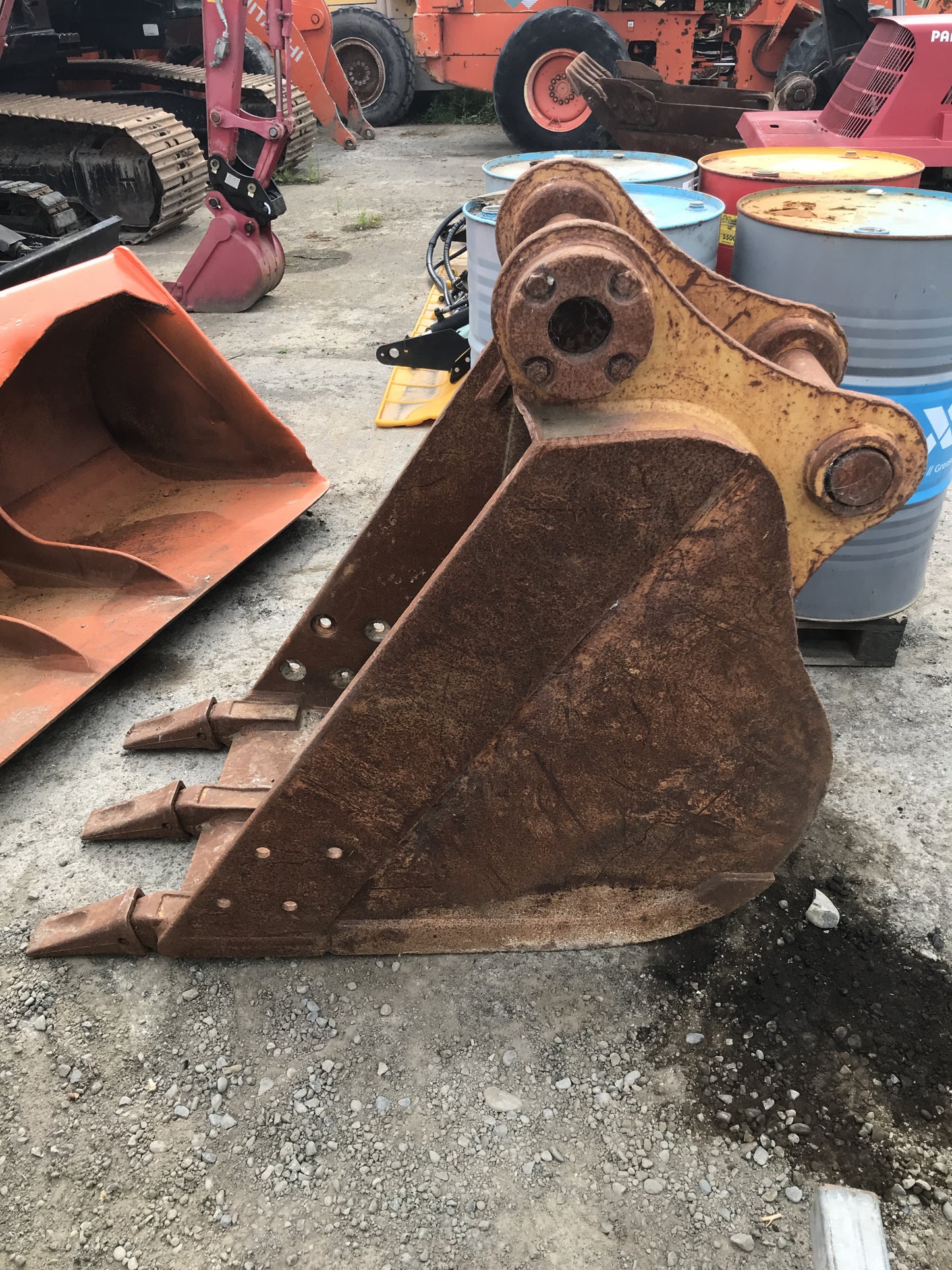 Excavator Rock Bucket - 80mm Pins | 690mm width