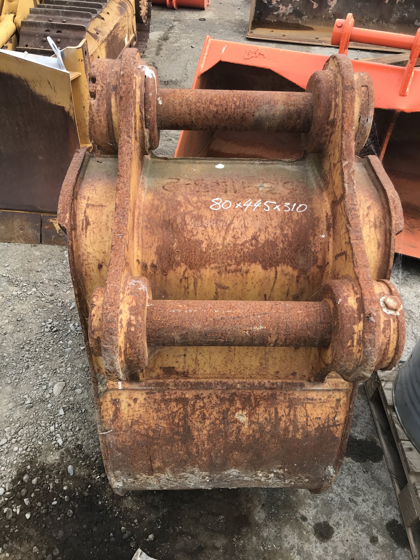 Excavator Rock Bucket - 80mm Pins | 690mm width